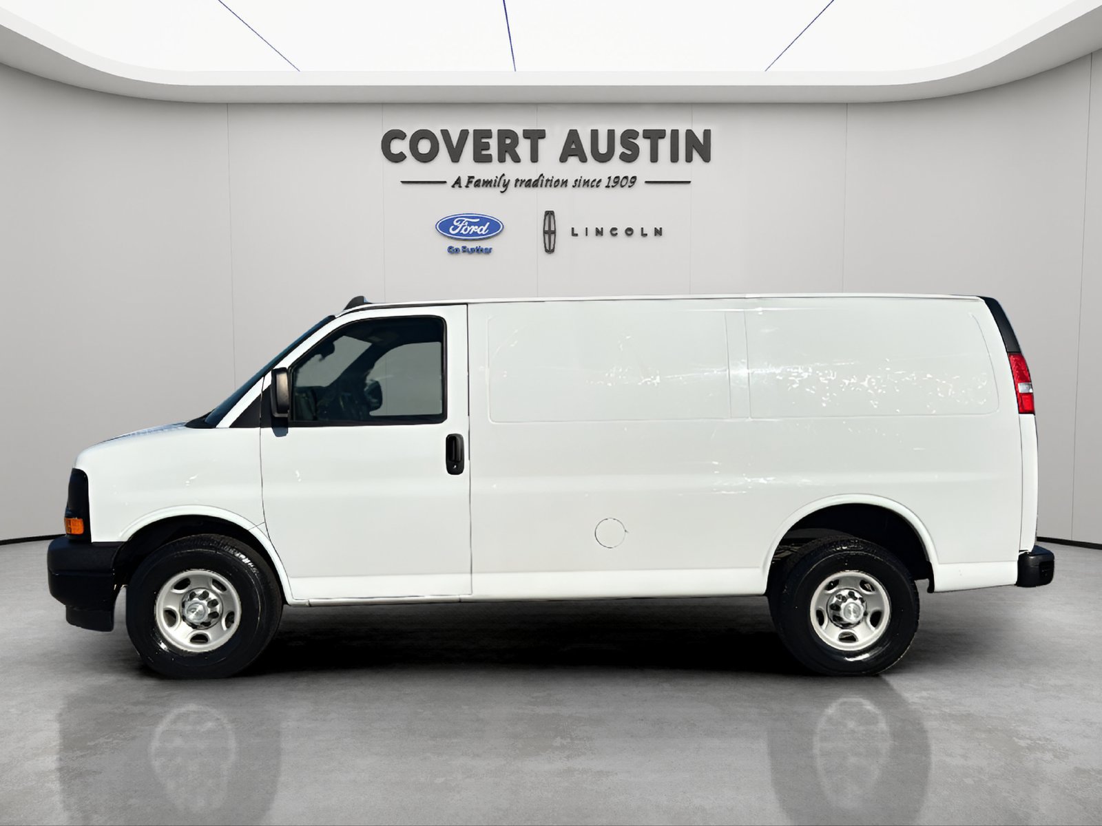Used 2017 Chevrolet Express 2500 RWD image 1
