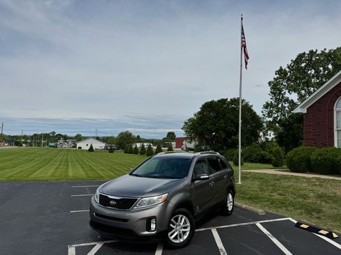 Used 2015 Kia Sorento LX FWD image 1
