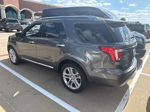 Used 2017 Ford Explorer Limited w/ Equipment Group 301A FWD image 3