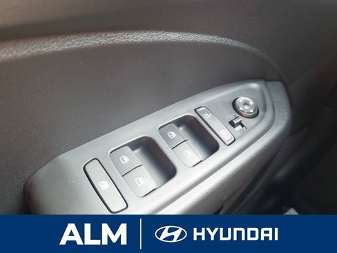 New 2025 Hyundai Venue Limited FWD image 27