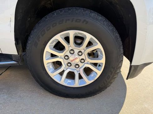 Used 2019 GMC Yukon XL SLT image 9