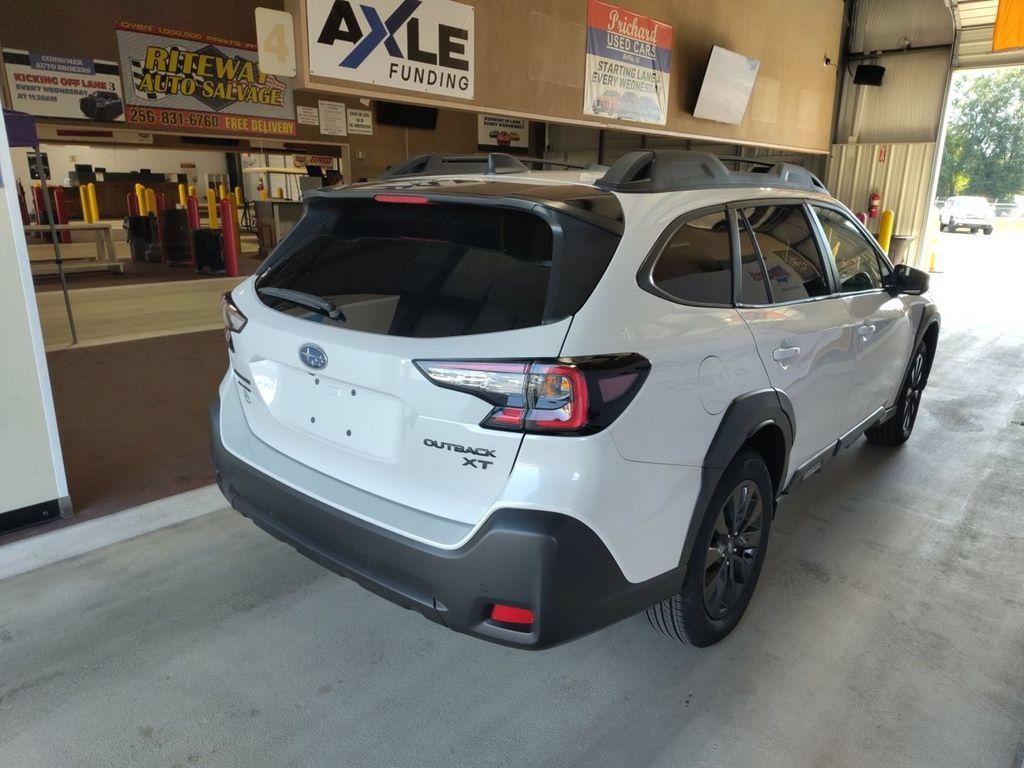 Used 2025 Subaru Outback Onyx Edition XT AWD/4WD image 2