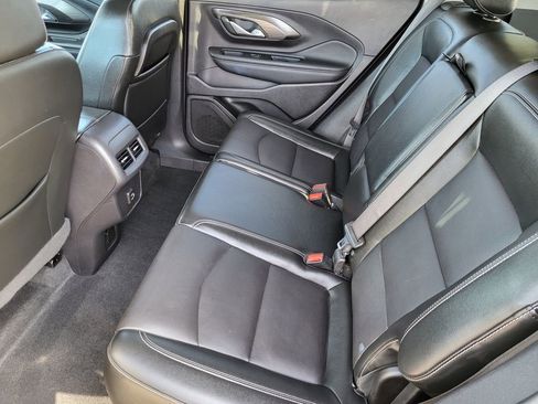 Used 2024 GMC Terrain SLT image 18