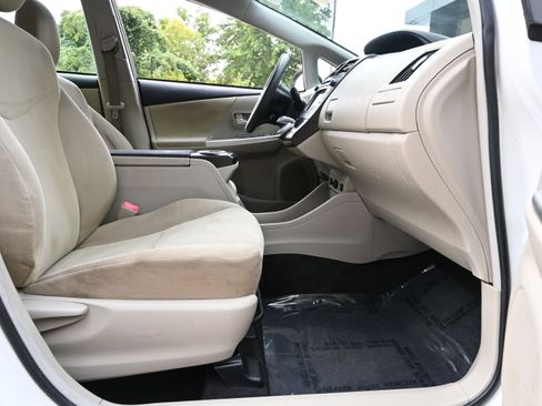 Used 2012 Toyota Prius V Five image 33