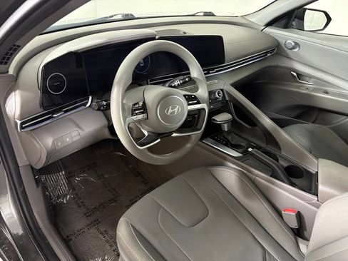 Used 2024 Hyundai Elantra SEL FWD image 17
