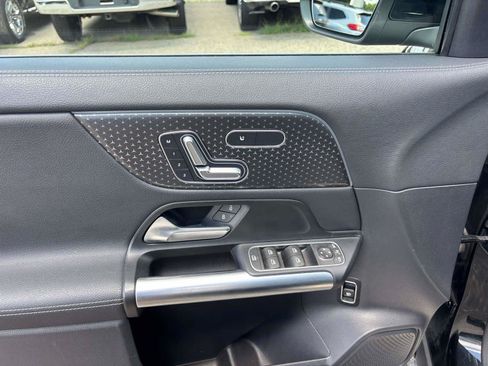 Used 2025 Mercedes-Benz GLA 250 4MATIC image 19