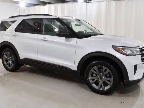 New 2026 Ford Explorer Active w/ Active Comfort Package image 5