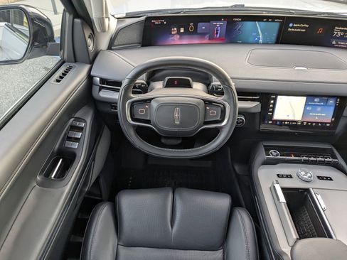 Certified 2025 Lincoln Navigator Reserve image 19