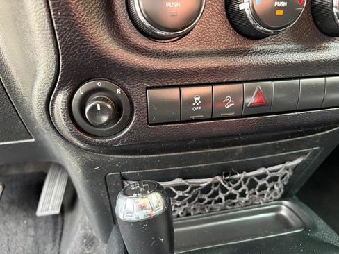 Used 2018 Jeep Wrangler Unlimited Sport S AWD/4WD image 18