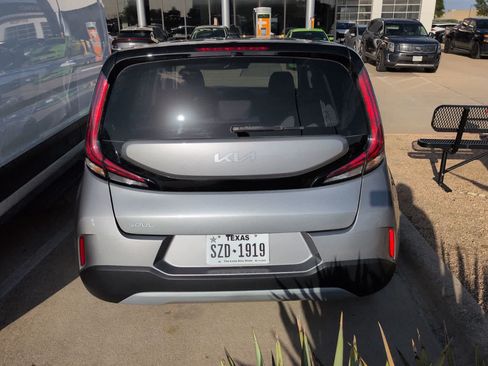 Used 2023 Kia Soul LX w/ LX Technology Package FWD image 5