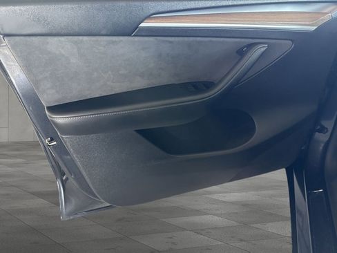 Used 2025 Tesla Model Y Long Range image 23