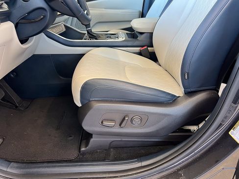 Used 2025 Kia Carnival SX FWD image 20
