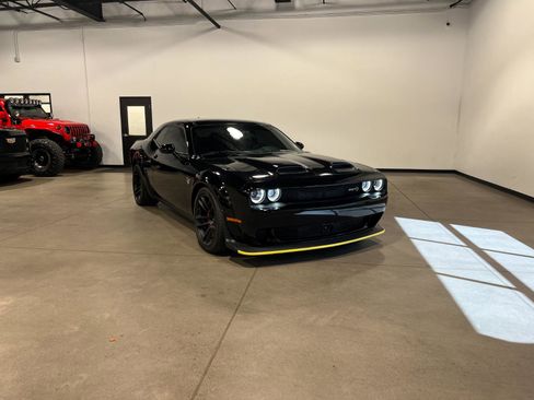 Used 2021 Dodge Challenger SRT Hellcat image 1
