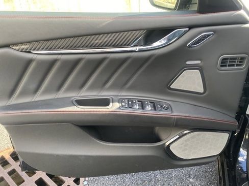 Used 2022 Maserati Quattroporte Trofeo image 17