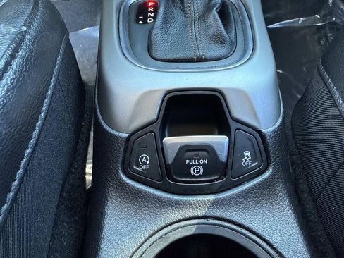 Used 2020 Jeep Compass Latitude image 32