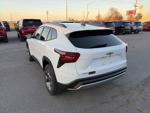 New 2026 Chevrolet Trax LT w/ Sunroof Package image 4