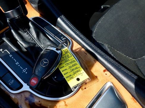 Used 2011 Mercedes-Benz SL 550 image 9