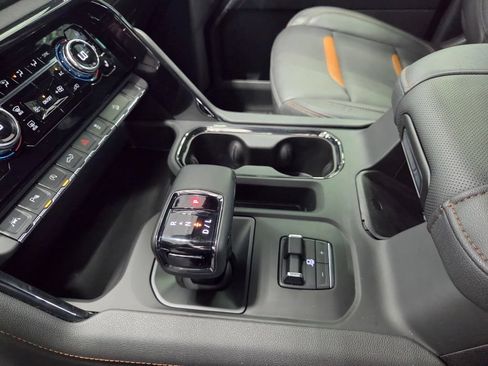 Used 2025 GMC Sierra 1500 AT4 w/ Technology Package AWD/4WD image 39