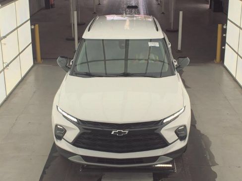 Used 2023 Chevrolet Blazer LT w/ Convenience Package FWD image 3
