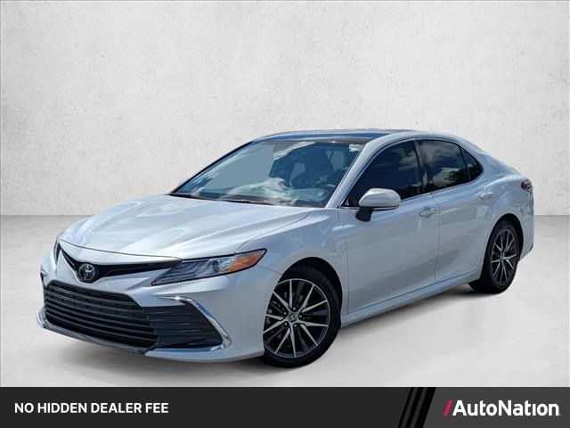 Used 2023 Toyota Camry XLE FWD image 1