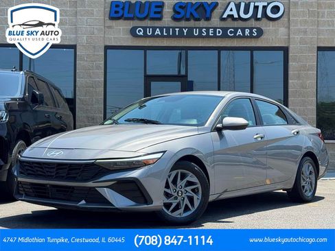 Used 2025 Hyundai Elantra Hybrid FWD image 1