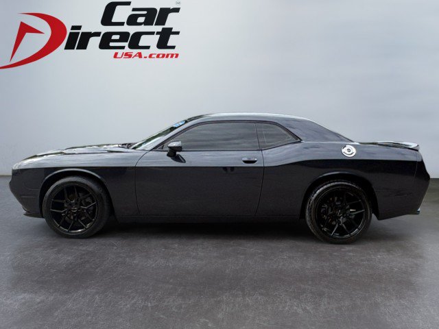 Used 2019 Dodge Challenger SXT RWD image 2