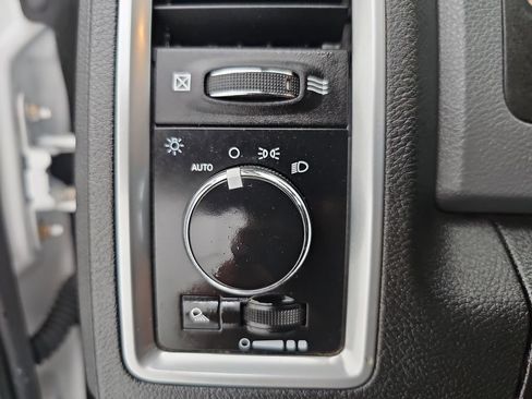 Used 2019 RAM 1500 Classic SLT RWD image 31