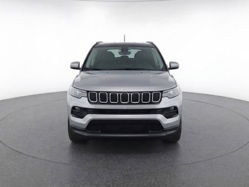 Used 2025 Jeep Compass Limited AWD/4WD image 2