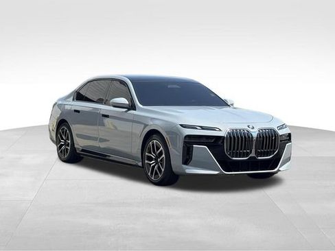 Certified 2024 BMW i7 xDrive60 AWD/4WD image 11