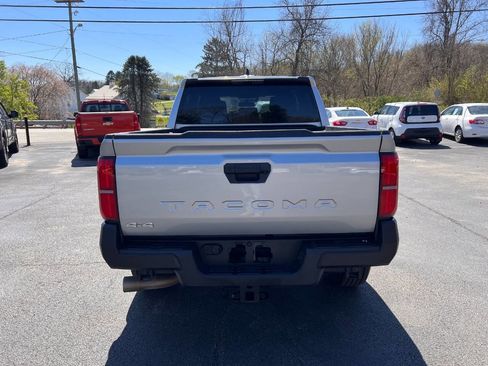 Used 2024 Toyota Tacoma SR image 6
