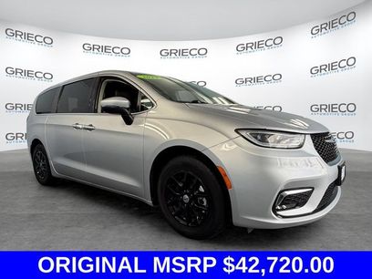 Used 2023 Chrysler Pacifica Touring-L
