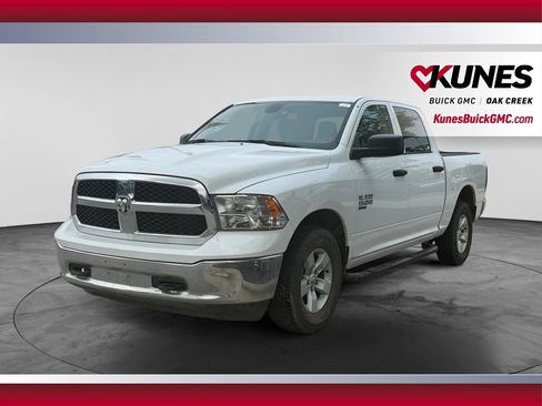 Used 2022 RAM 1500 Classic SLT AWD/4WD image 4