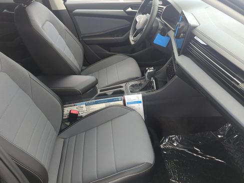 New 2025 Volkswagen Jetta SE image 18
