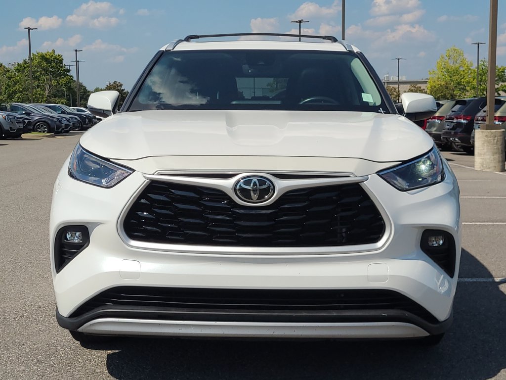 Used 2024 Toyota Highlander XLE FWD image 8