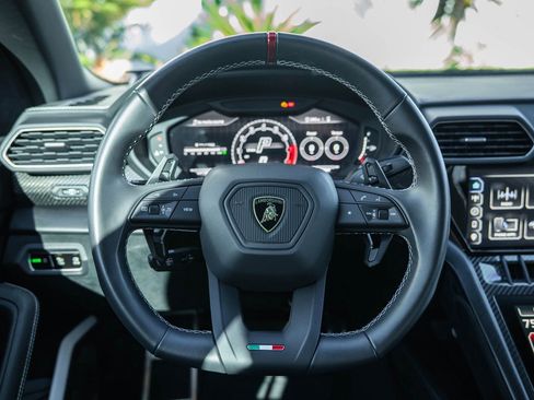 Used 2023 Lamborghini Urus Performante image 37