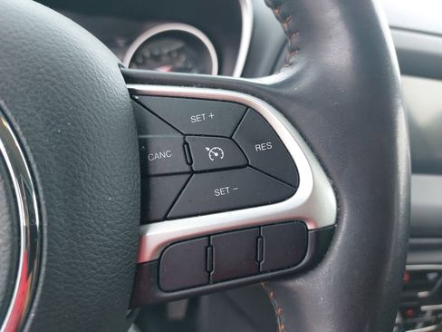 Used 2017 Jeep Compass Latitude w/ Popular Equipment Group image 19