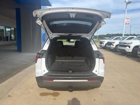 Used 2025 Chevrolet Equinox LT FWD image 6