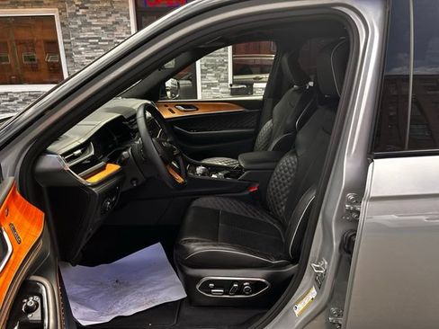 Used 2023 Jeep Grand Cherokee Summit AWD/4WD image 12