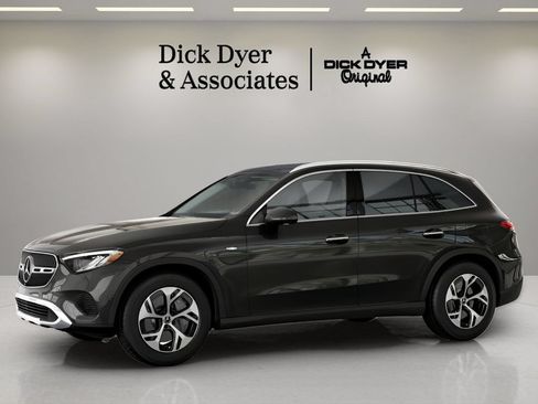 Used 2025 Mercedes-Benz GLC 350e 4MATIC image 30