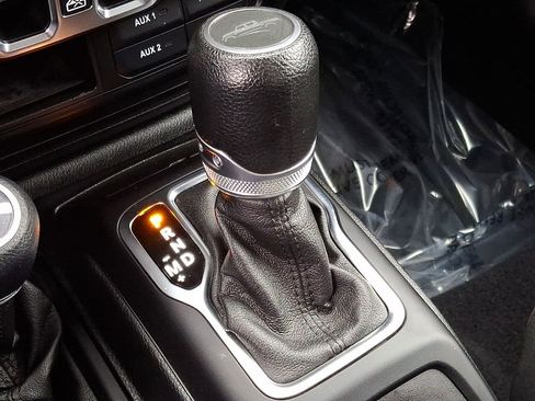 Used 2021 Jeep Gladiator Willys image 15