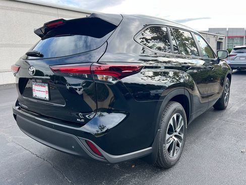 New 2025 Toyota Highlander XLE FWD image 3