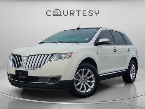 Used 2013 Lincoln MKX FWD image 1