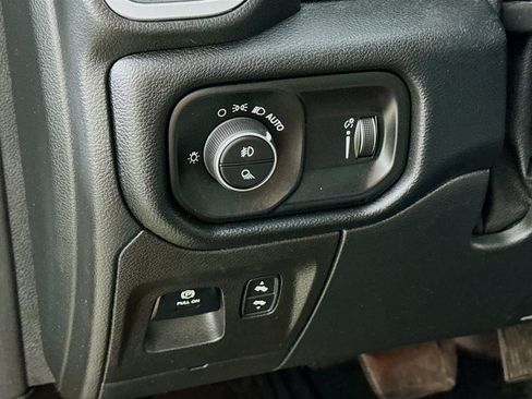 Used 2022 RAM 1500 Big Horn AWD/4WD image 9