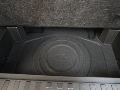 Used 2023 Chevrolet Equinox RS w/ LPO, Floor Liner Package FWD image 11