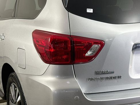 Used 2020 Nissan Pathfinder SV FWD image 36