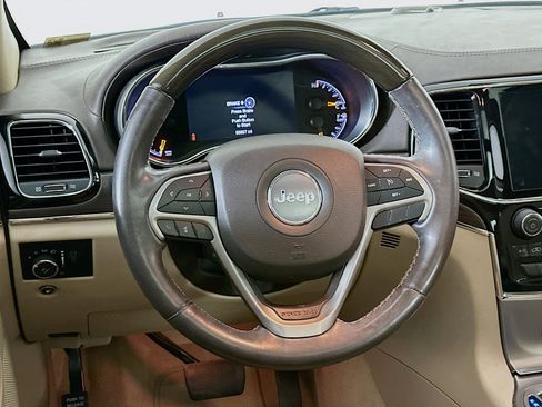 Used 2020 Jeep Grand Cherokee Overland RWD image 18