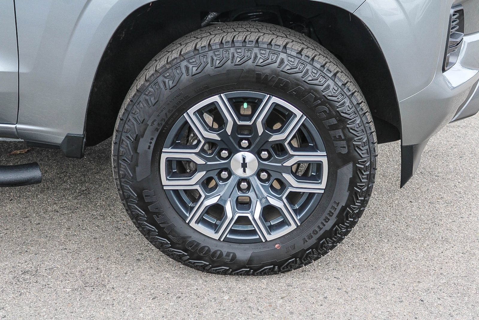 Used 2025 Chevrolet Colorado Z71 AWD/4WD image 7