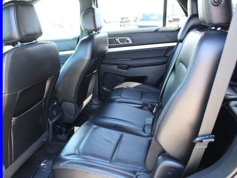 Used 2016 Ford Explorer XLT w/ Equipment Group 202A AWD/4WD image 27