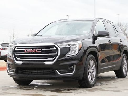 Used 2024 GMC Terrain SLT image 3