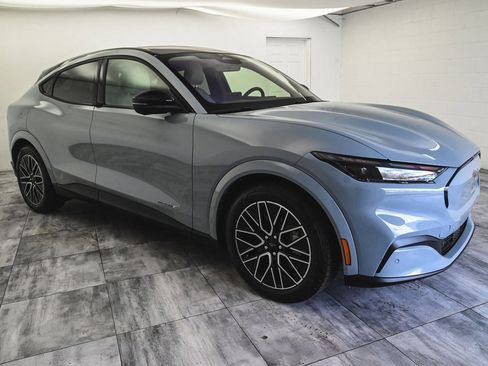 Used 2025 Ford Mustang Mach-E Premium image 3